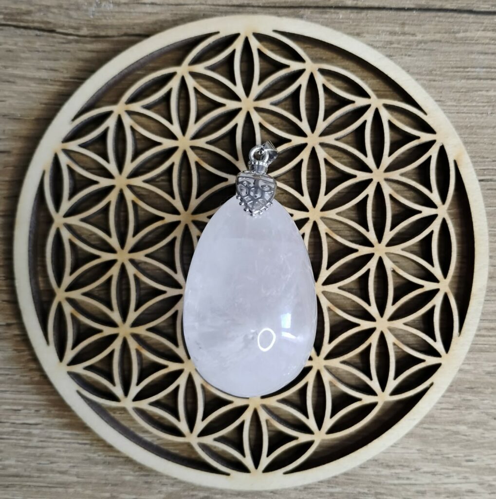 Cristal de Roche Pendentif Oeuf