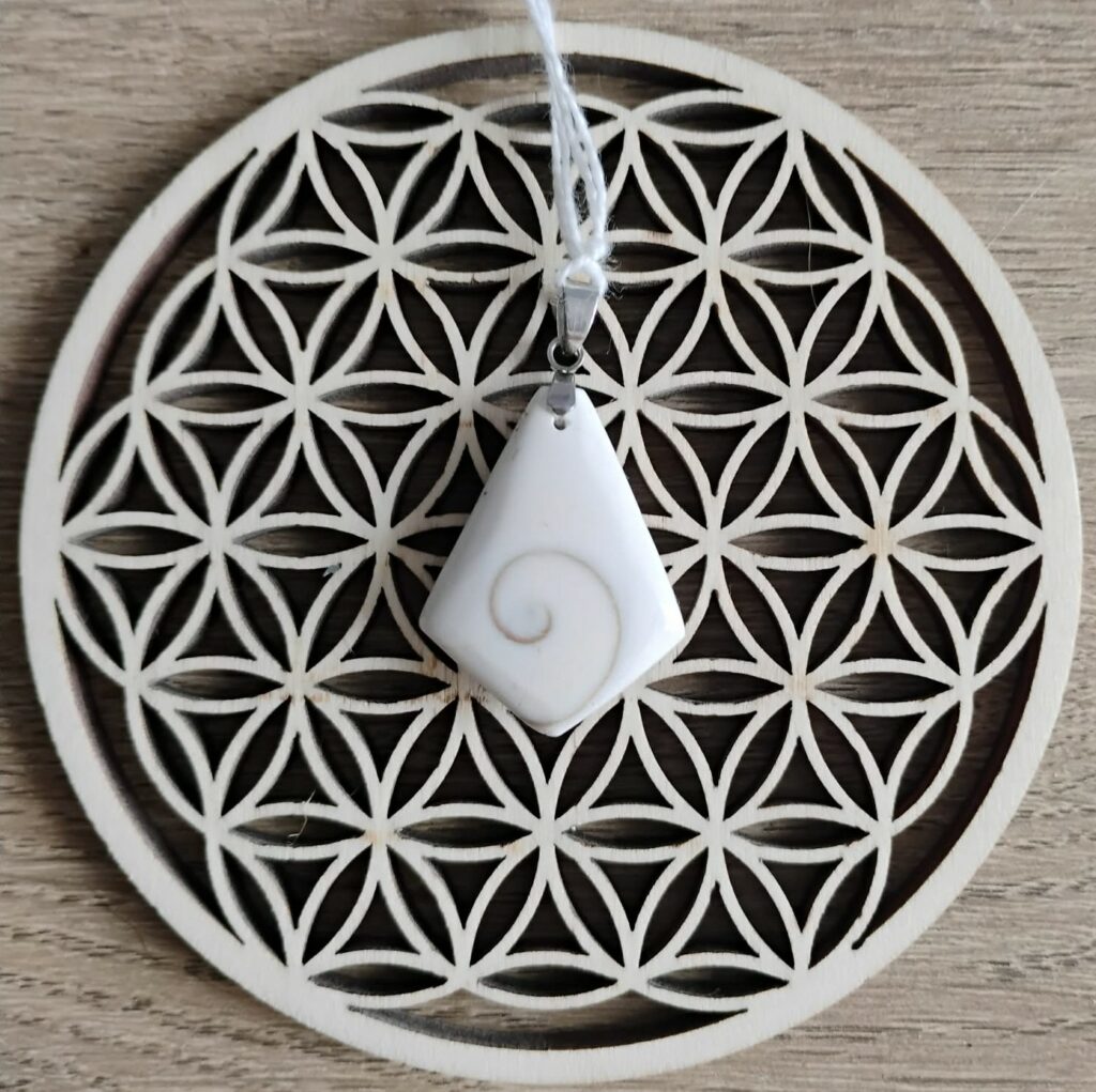 Oeil de Ste Luçie Pendentif Cerf volant