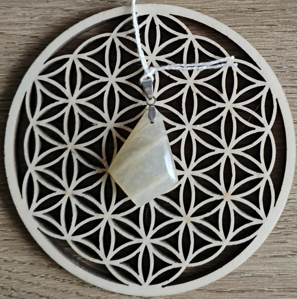 Pierre de Lune Pendentif Cerf volant