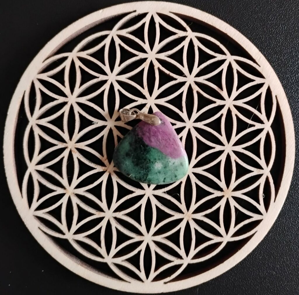 Rubis Zoisite Pendentif 12€
