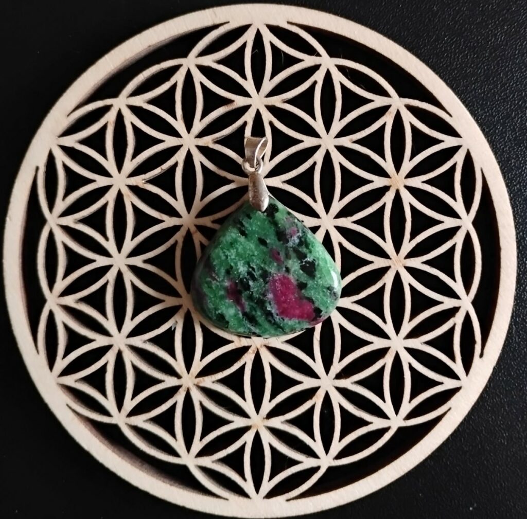 Rubis Zoisite Pendentif 15€