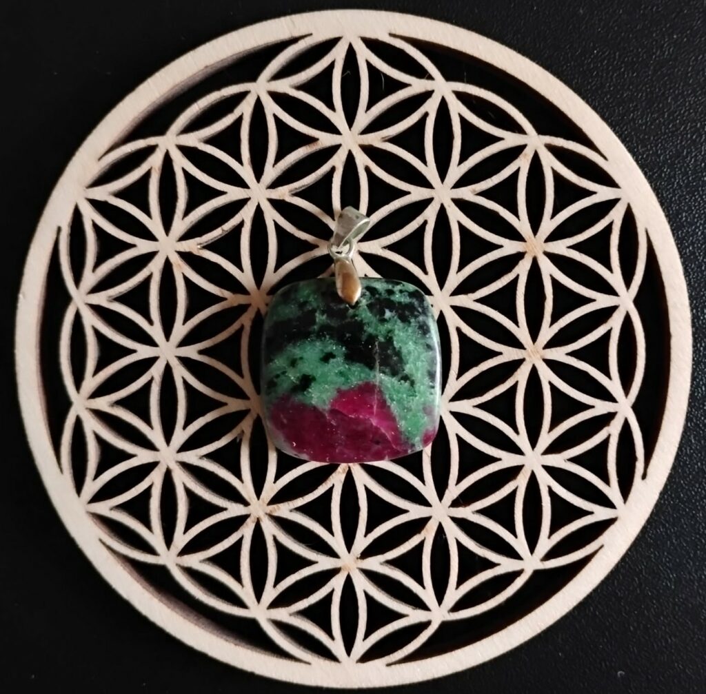 Rubis Zoisite Pendentif 15€